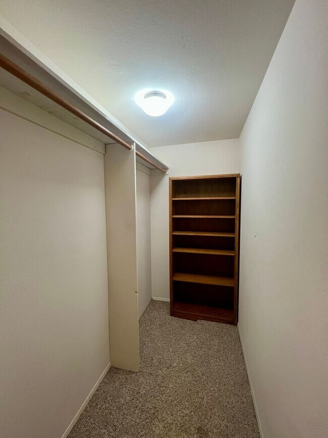 Building Photo - PENDING APPLICATION; Private Westside 3 BD+Den