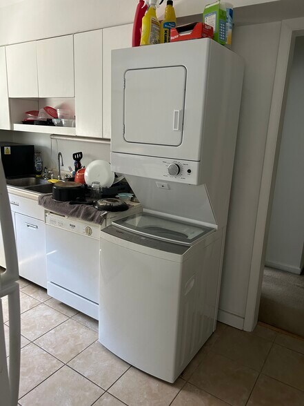 Washer and dryer in unit - 716 N Jackson St