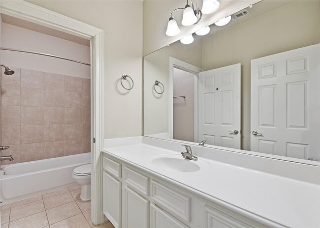 Building Photo - 415 San Julio St