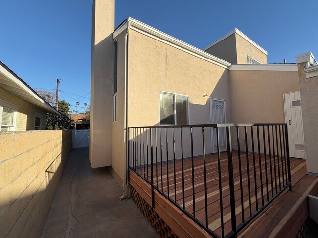 Building Photo - 150-152 S. Harwood Street