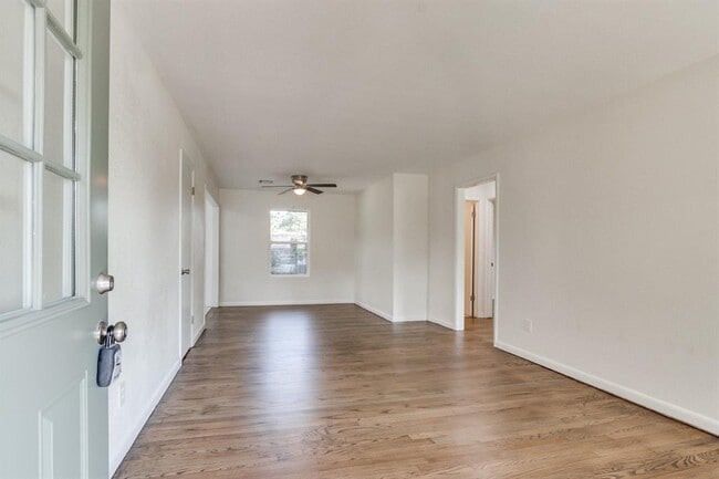 Building Photo - 2725 Texoma Dr