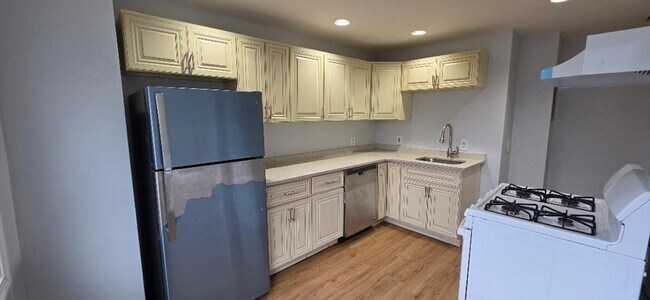 Building Photo - 15A Linden St