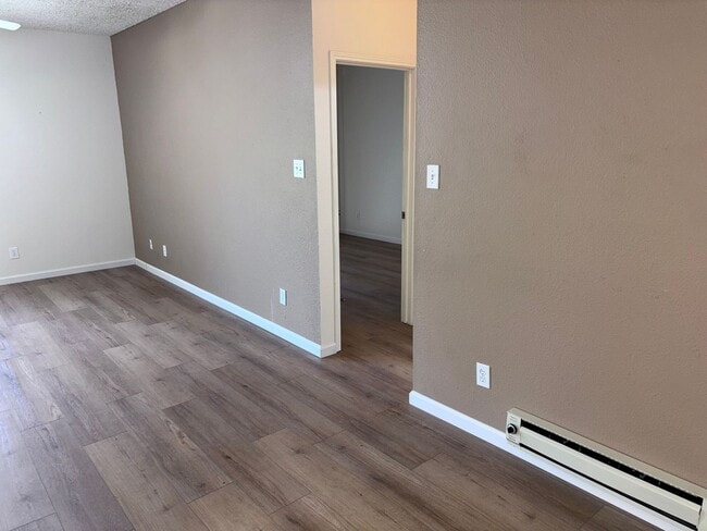 Building Photo - $1900.00-Remodeled 2 Bed 2 Bath, Condo in Glen Cove,(Vallejo) - Downstairs Unit