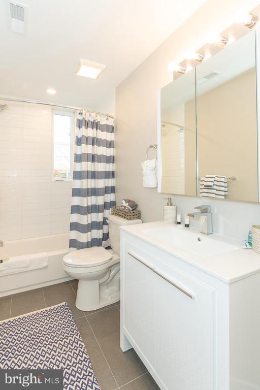 Building Photo - 2220 Master St