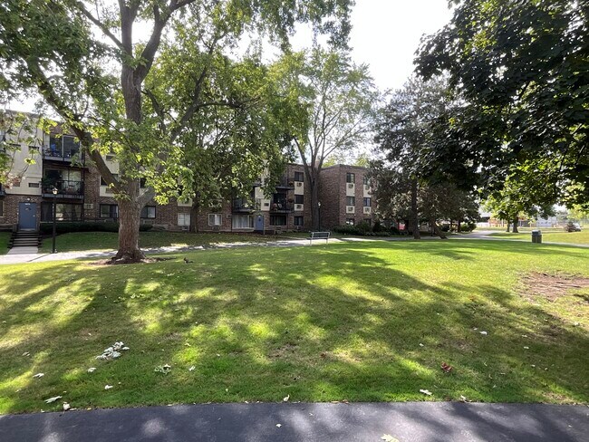 Building Photo - 1477 N Winslowe Dr