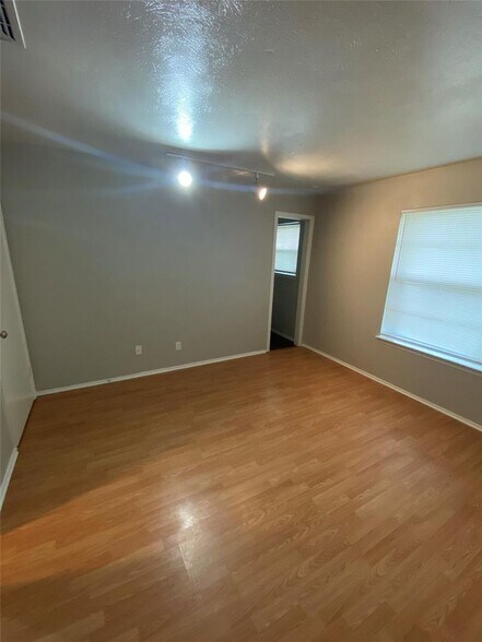 Building Photo - 1102 Laurel Hl Ct