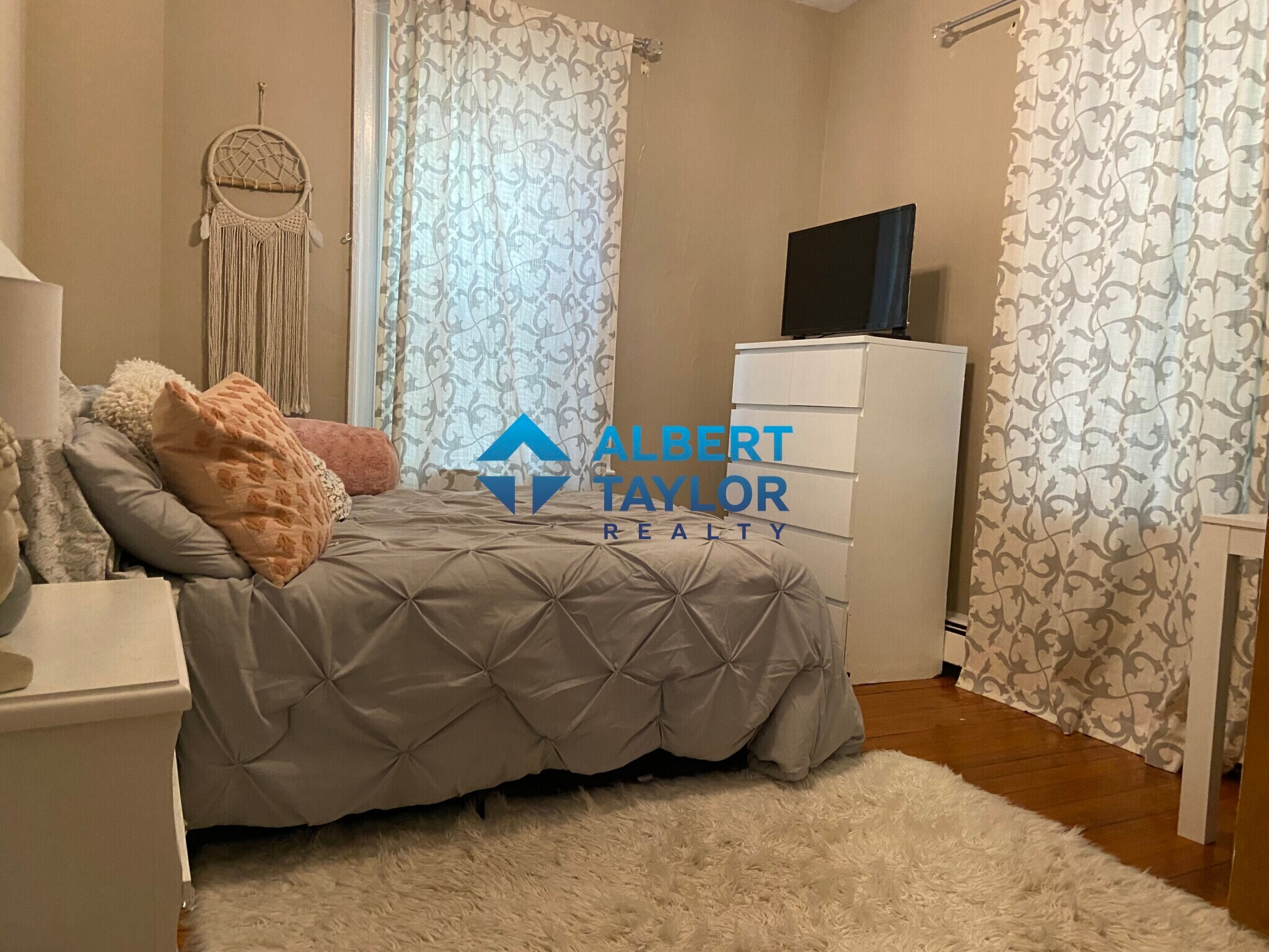 Building Photo - 8 Sunset St