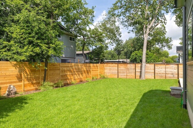 Building Photo - 1703 Piedmont Ave