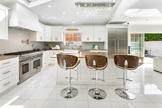 Building Photo - 7726 W 79th St