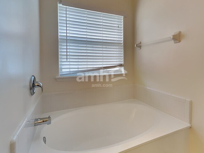 Building Photo - 1139 Ardmore St