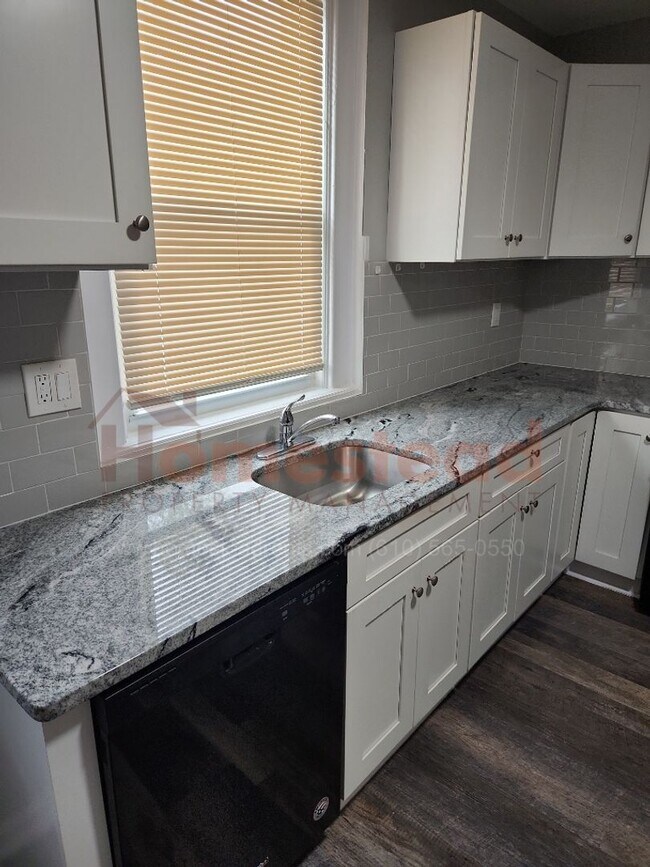 Building Photo - 5 BEDROOM HOME FOR RENT IN COLLINGDALE!