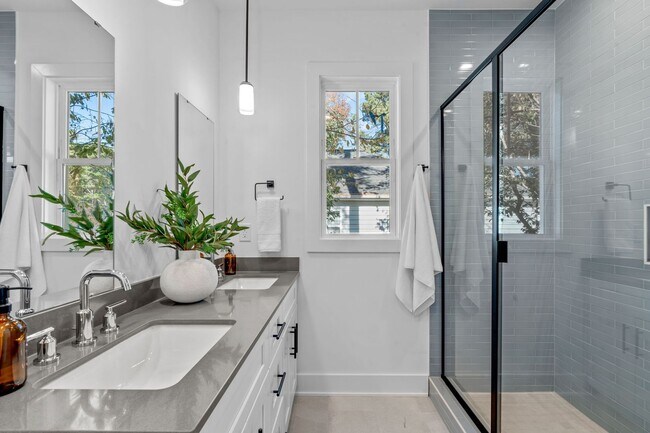 Building Photo - 5061 Lundy Dr