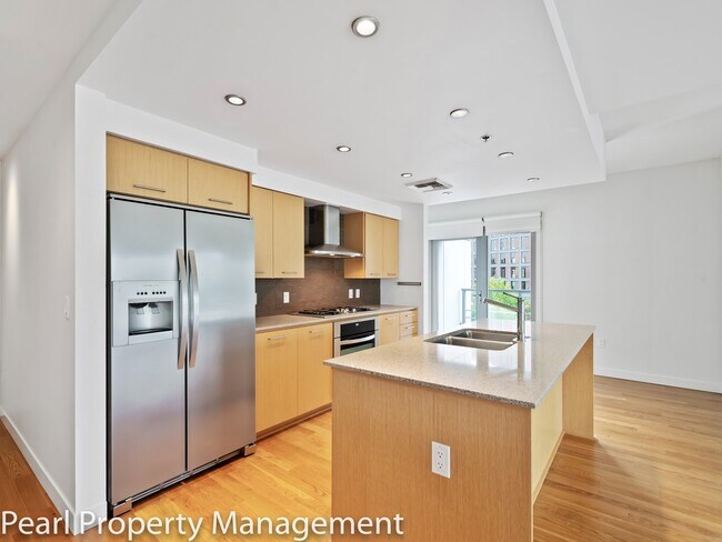 Building Photo - Waterfront Pearl - 1 bed/1.5 bath/den sw corner unit with parking/2 balconies/river view/most uti...