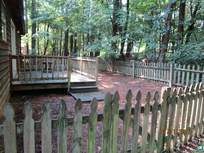 Building Photo - 2Bed/1 Bath Rental Lake Monticello