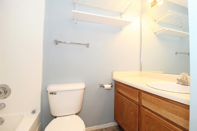 Building Photo - 3152 Parkway Dr