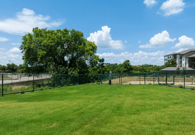 Building Photo - 1501 W Howard Ln