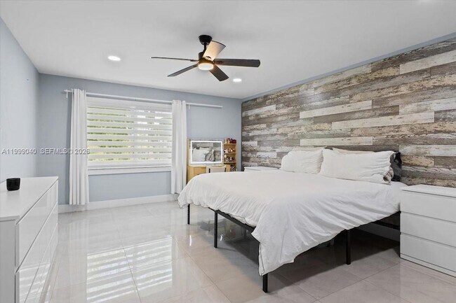 Building Photo - 6001 N Falls Cir Dr