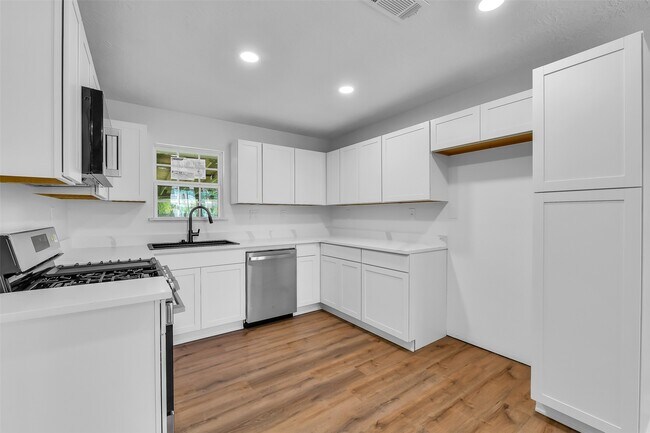 Building Photo - 1913 41st Ave N