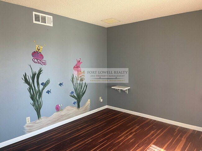 Building Photo - Beautiful 3 bedroom 2 bathroom with washer & dryer AVAILABLE SOON!