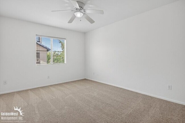 Building Photo - Beautiful 4Bdm 3.5Ba Home in South Phoenix!