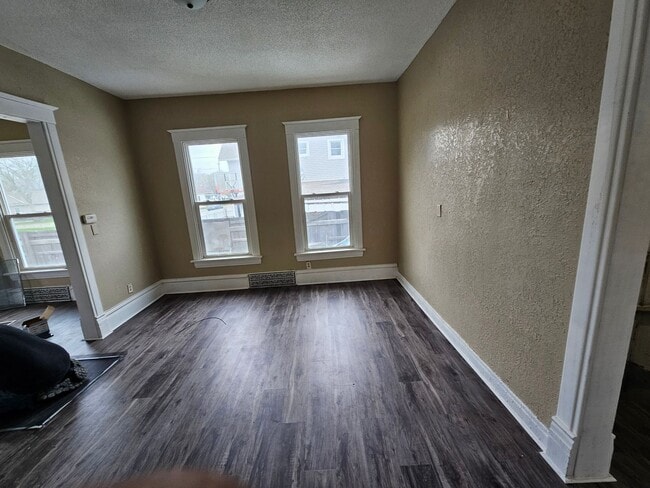 Building Photo - 1ST MONTH RENT FREE!!!