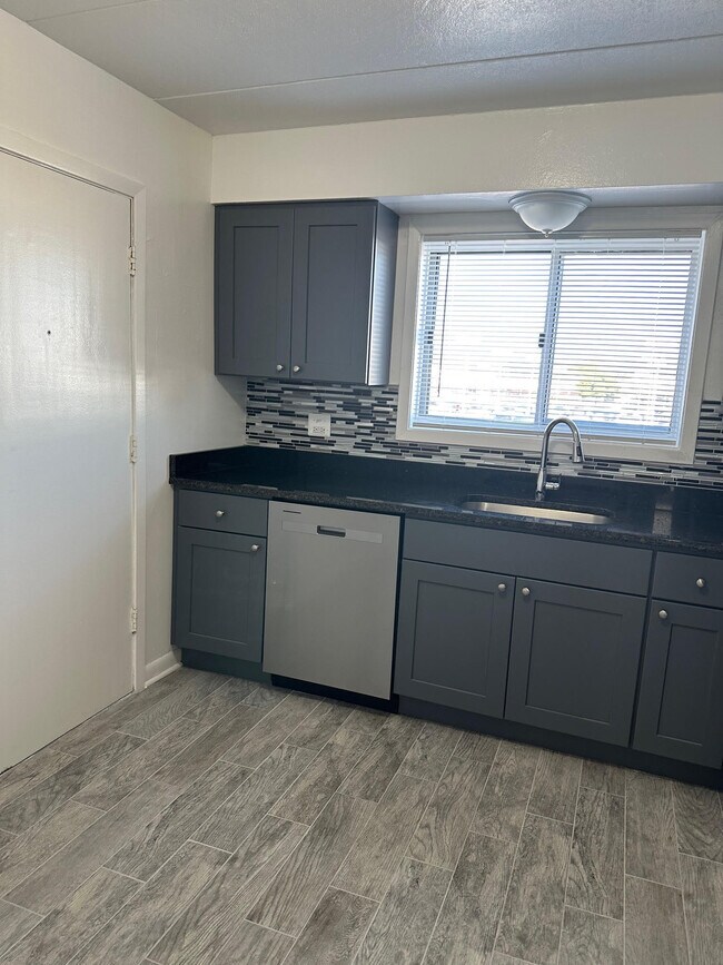 Building Photo - 1404 Carol St