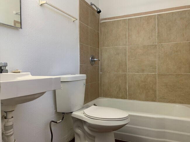 Building Photo - 333 Dallas St NE