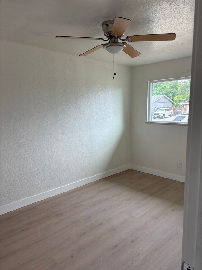 Building Photo - 17 Hollis Ln