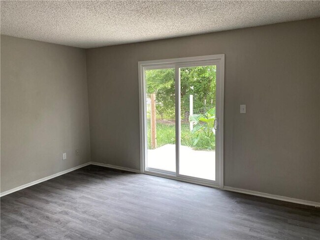 Building Photo - 1085 Linde Ave
