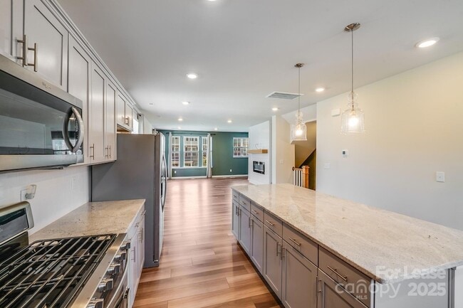 Building Photo - 10013 Hemingway Pl