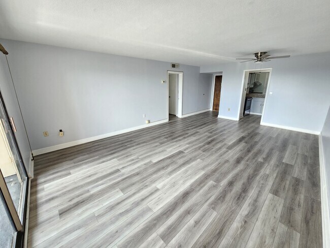 Building Photo - 1825 St Julian Pl
