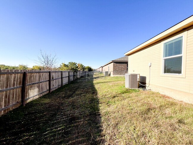 Building Photo - 1519 Justin Lp