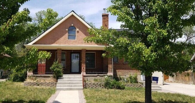 Primary Photo - Beautiful Home Ready for Move-in