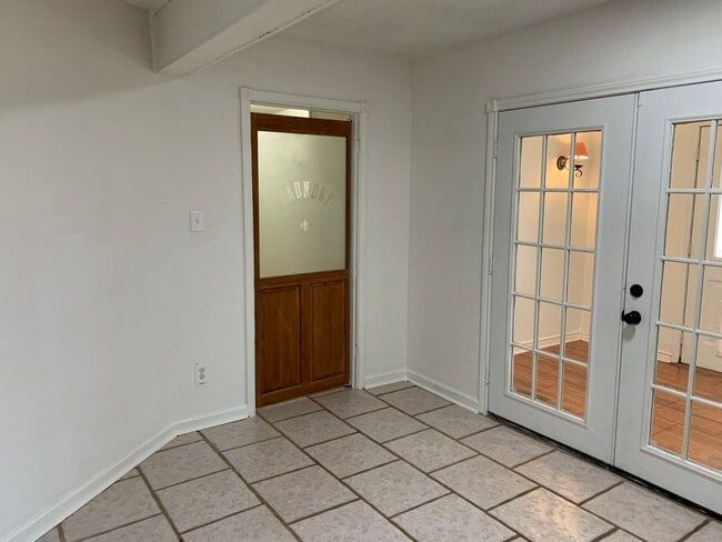 Building Photo - Recently Renovated Home Near Texas Tech Un...