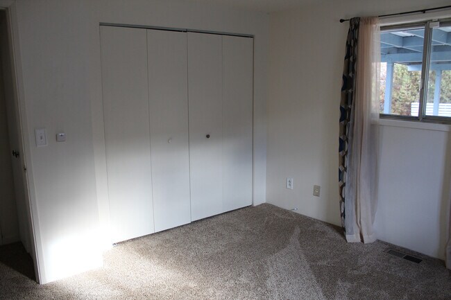 Building Photo - 4615 Maplewood Ct