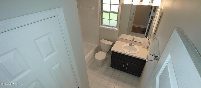 Building Photo - 3559 Pond Ridge Ct W