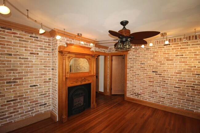 Building Photo - 916-920 Poli