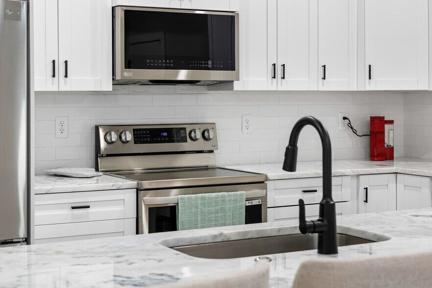 Building Photo - 1906 W Cherry St