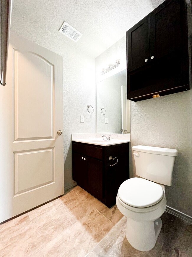 Building Photo - 1606 Risen Star Ln