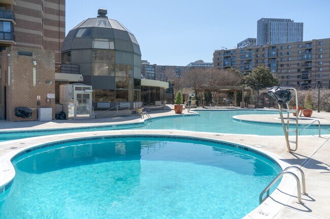 Building Photo - 8370 Greensboro Dr