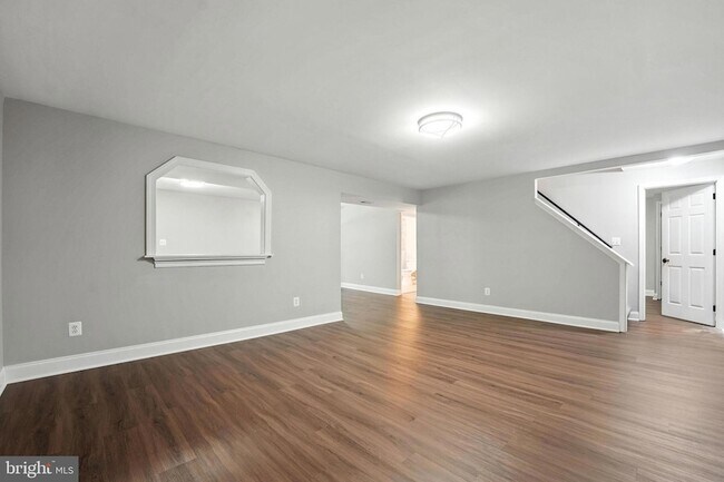 Building Photo - 11109 Ravine Dr