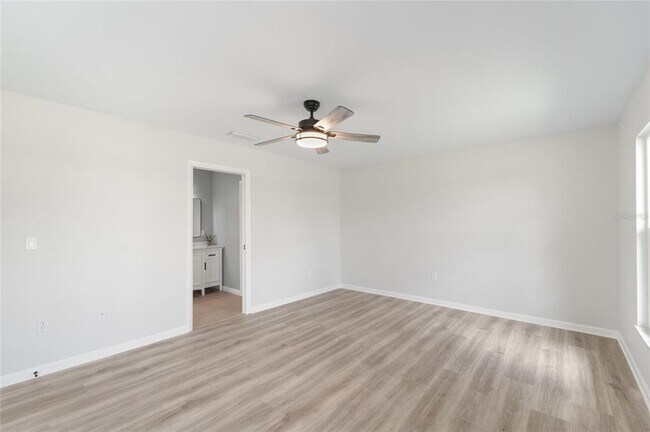 Building Photo - 5689 Evergreen Dr