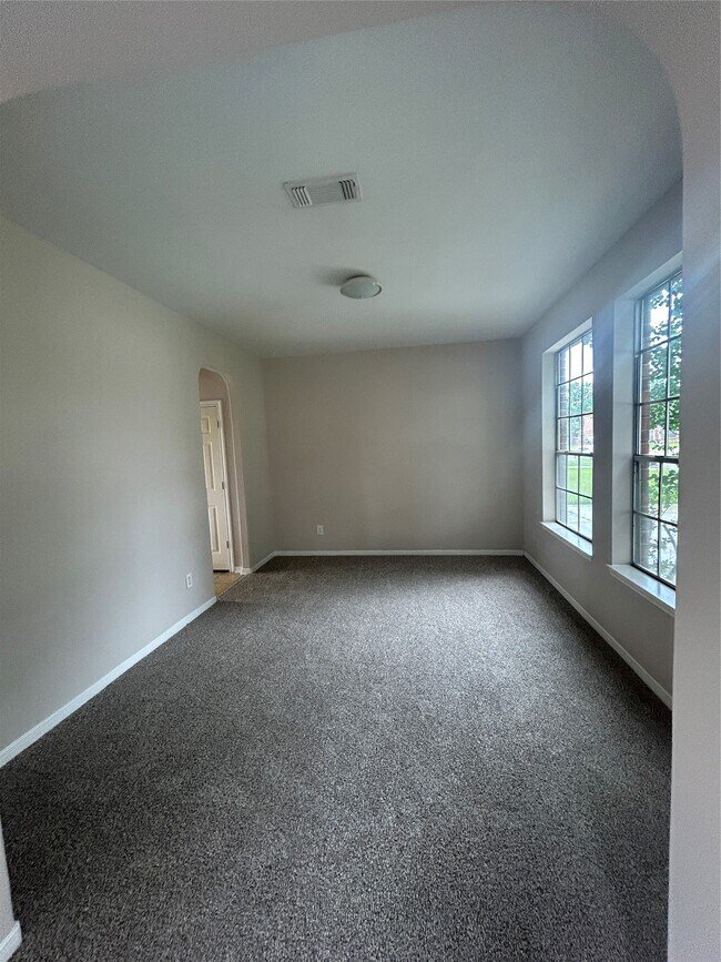 Building Photo - 2822 Green Lodge Cir