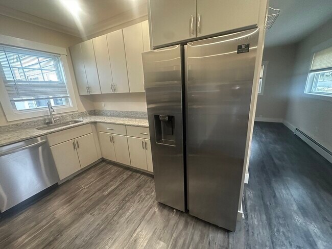 Building Photo - 105 Elm St