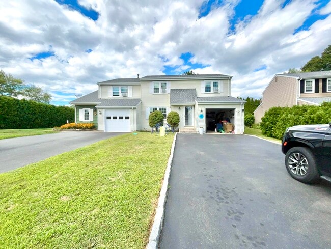 Primary Photo - 6 Pebble Dr