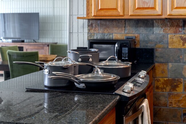 Building Photo - Mokuleia Sands #501 – Furnished 1BR/1BA | Ocean Views | Available Now