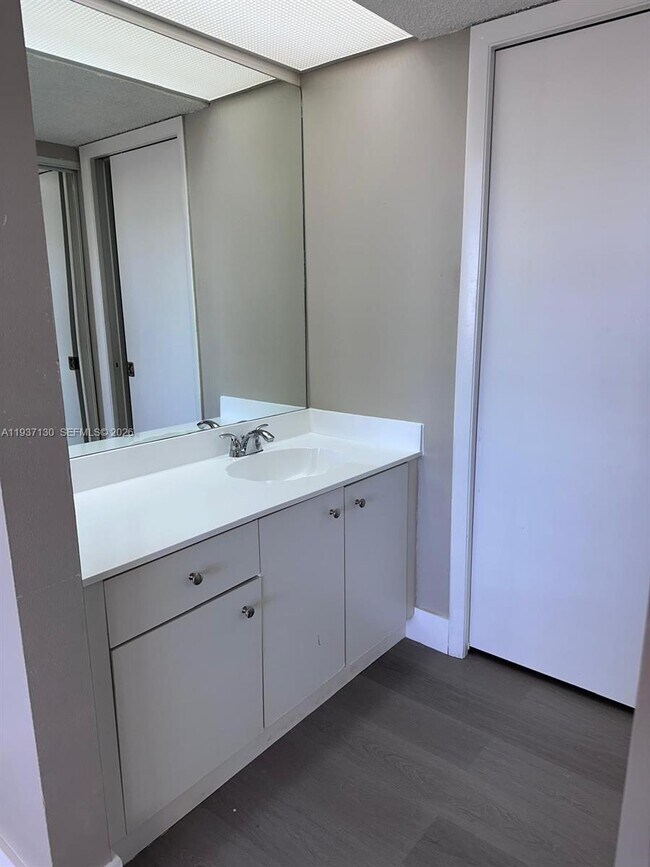 Building Photo - 2246 SE 27th Dr