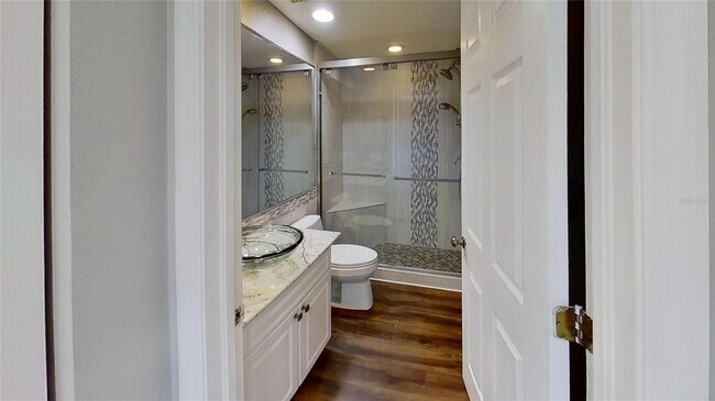 Building Photo - 6495 Shoreline Dr