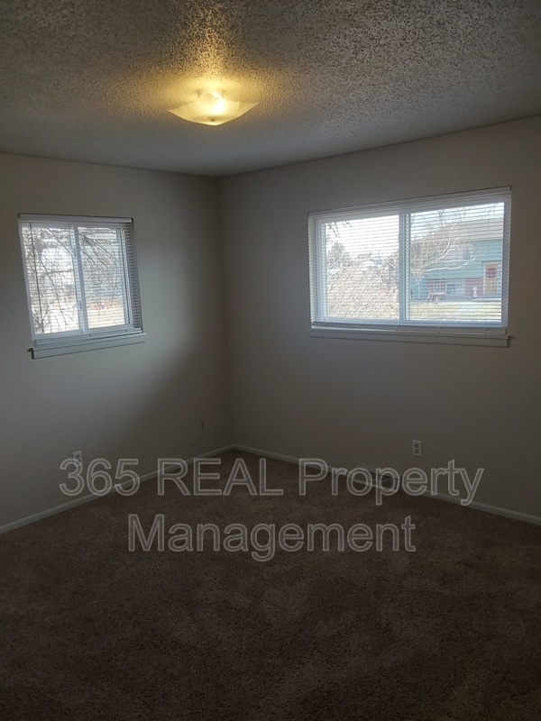 Building Photo - 803 4th St