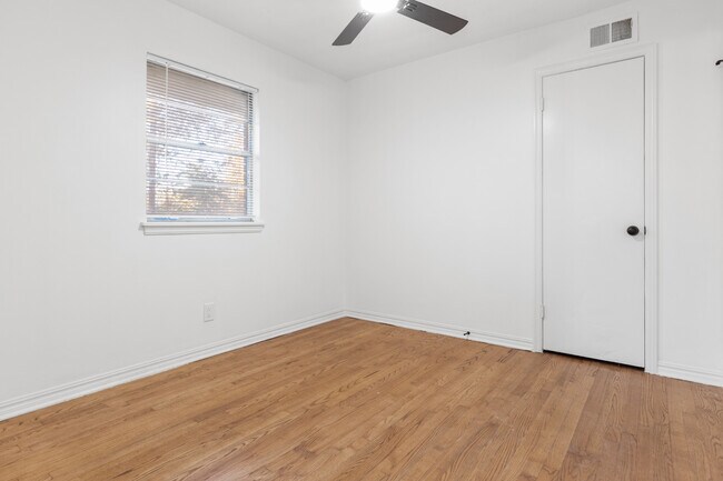 Building Photo - 513 Inwood Dr